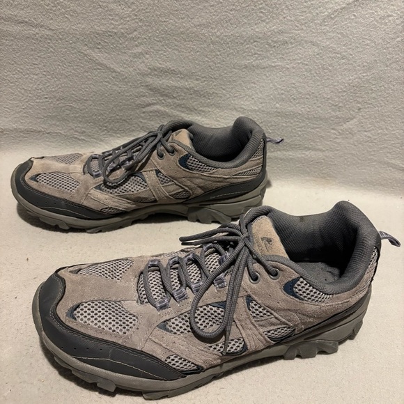 Ozark Trail Mens Grey vented low hiking sneakers size 13 - Picture 2 of 7